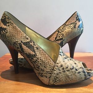 BCBG 4” heels peep toe